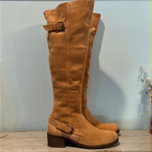 Leather tall heeled boot